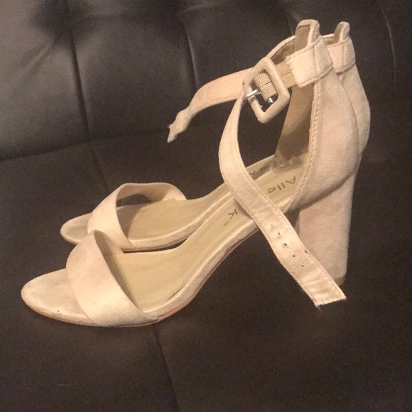 Heels - Picture 2 of 2